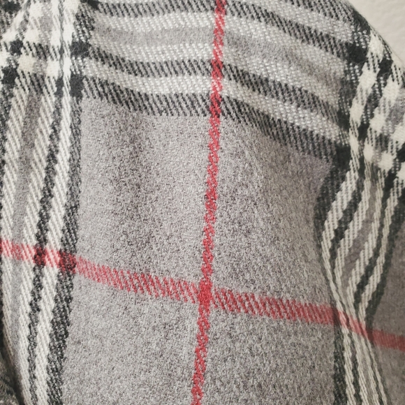 V. FARRS Cape or Wrap Like new EUC - Picture 6 of 7